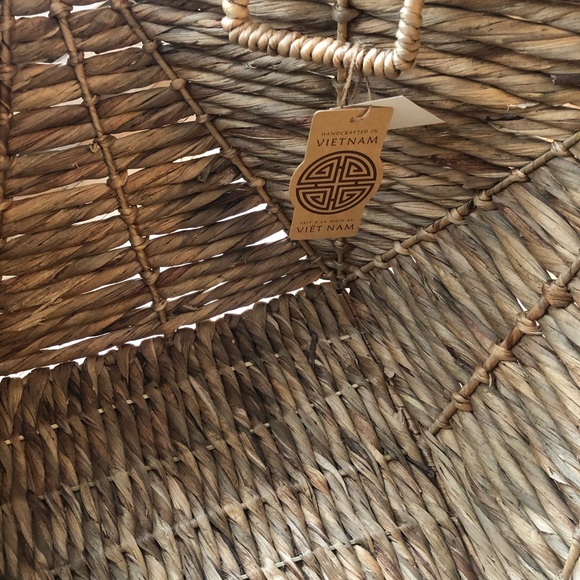 Braided wicker basket - Picture 2 of 3